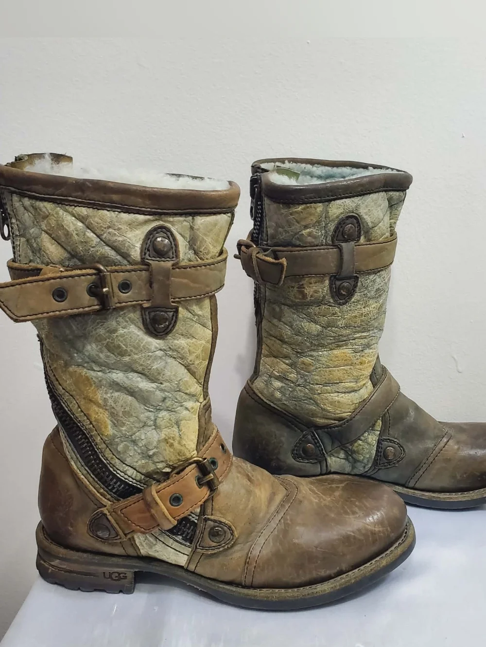 UGG Green Leather Shearling-Lined Mid Boots 7 - Picture 3 of 14